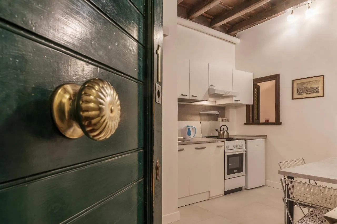 Fori Imperiali Elegant Apartment Rome